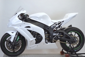 Kawasaki ZX10R 2016-2020 - Podsedlový rám s držákem baterie + Sedlo Racing - SET