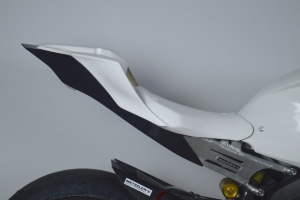 Yamaha YZF R6 2006-2016 - Podsedlový rám konverze na R6 17- + Sedlo Racing - SET - V2 černý podběh